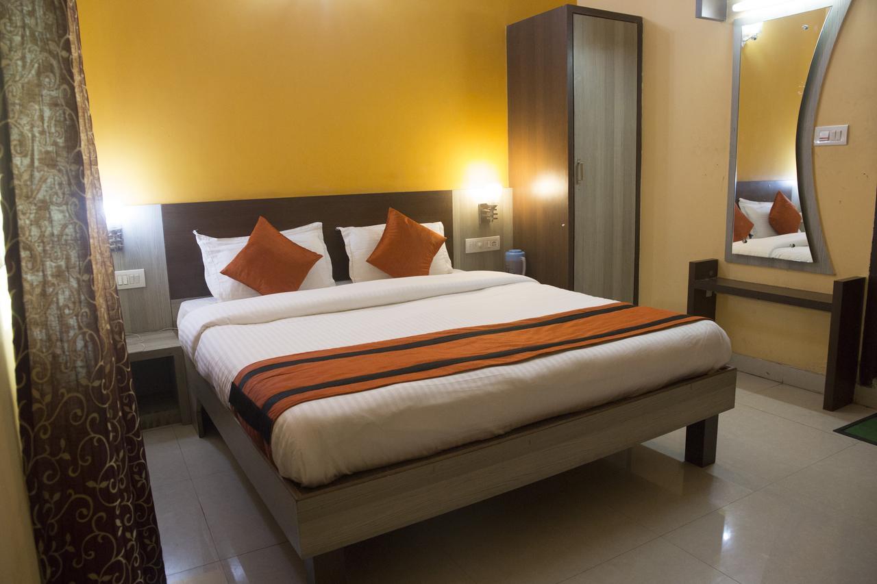 Oyo 7680 Park Lagoon Hotel Puri Esterno foto