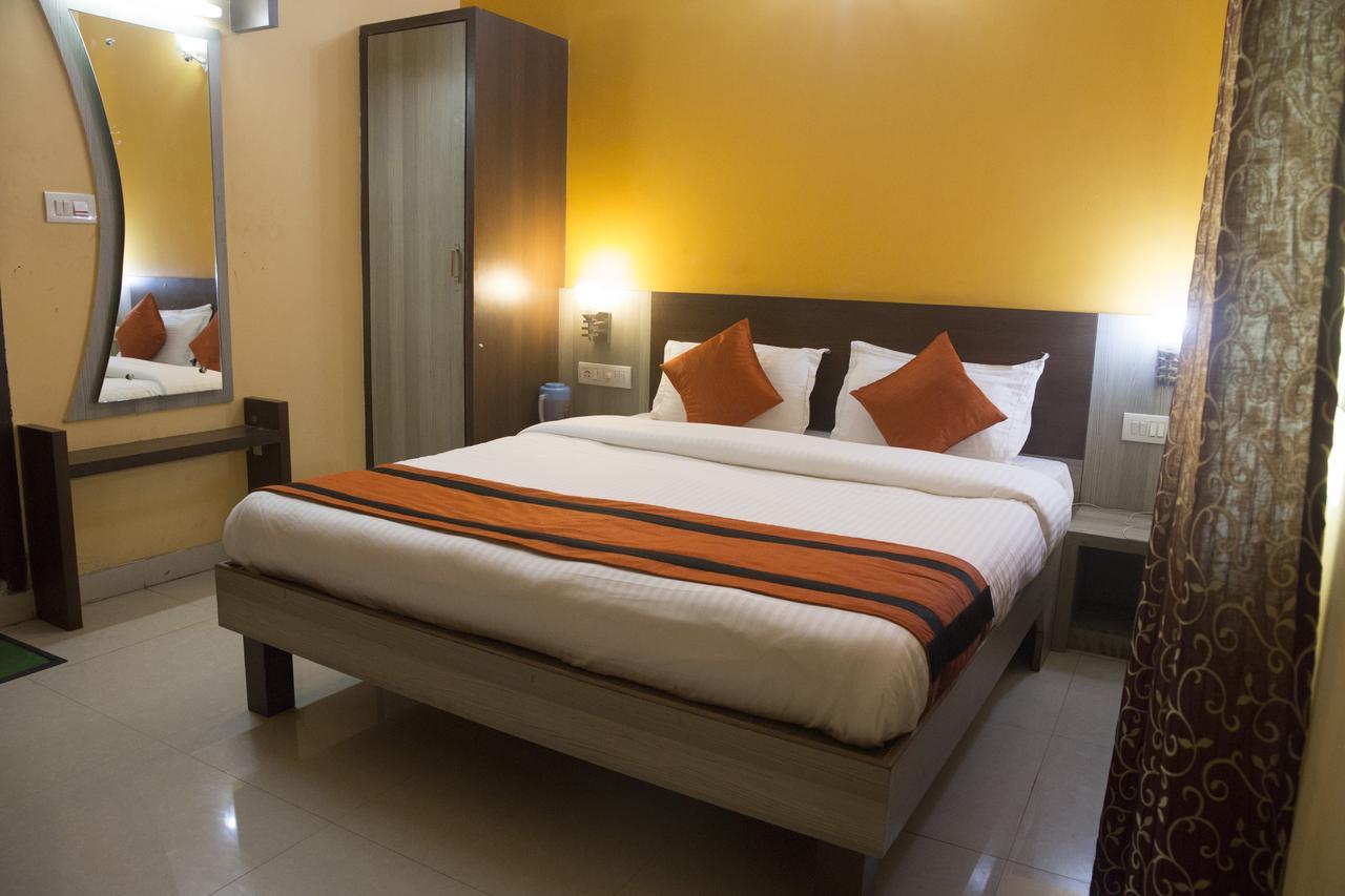Oyo 7680 Park Lagoon Hotel Puri Esterno foto