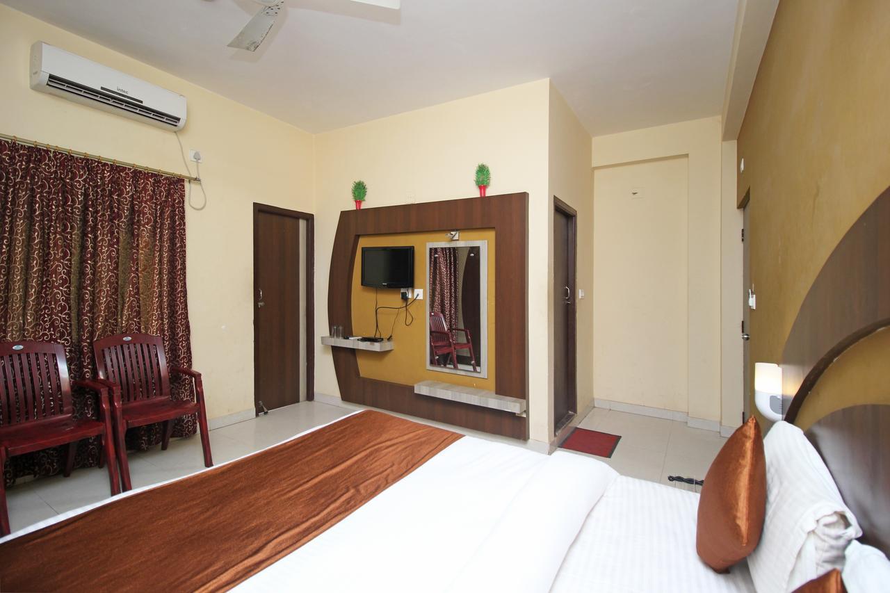 Oyo 7680 Park Lagoon Hotel Puri Esterno foto